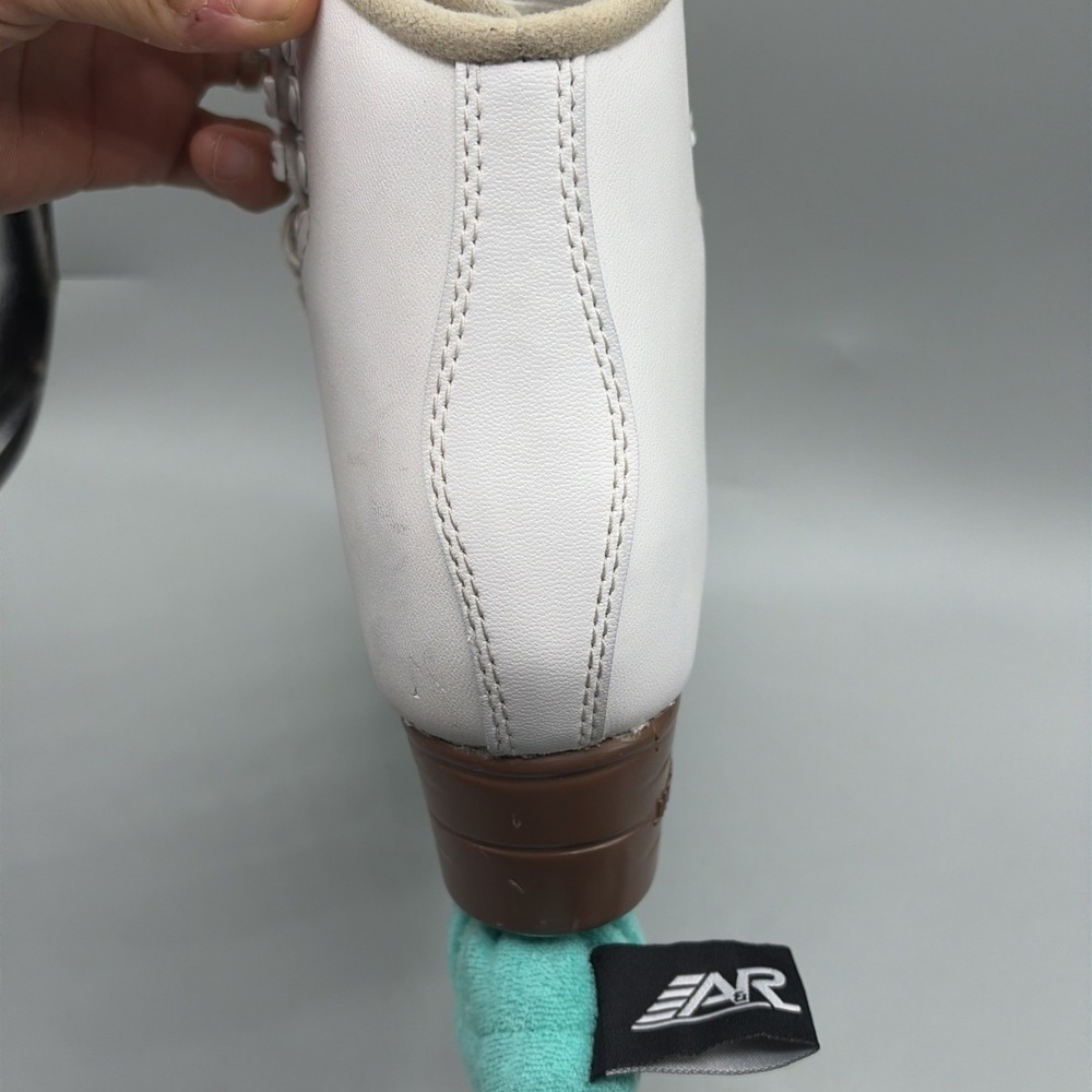 Jackson Ultima Excel figure ice skates youth 4.5 C with Mark II Blade and covers - Picture 8 of 16